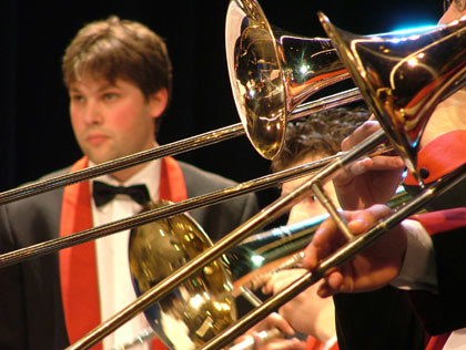 Brass Band Treize Etoiles: Tormbones and percussion