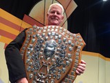 MD Glenn Richards with the B Grade Shield